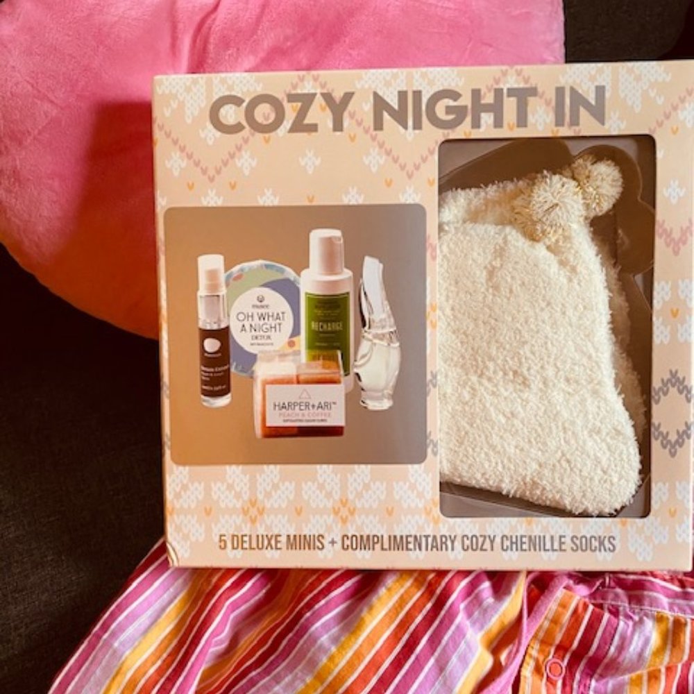 Cozy Night In 5 Piece Bath & Beauty Set - NWT - Picture 6 of 6